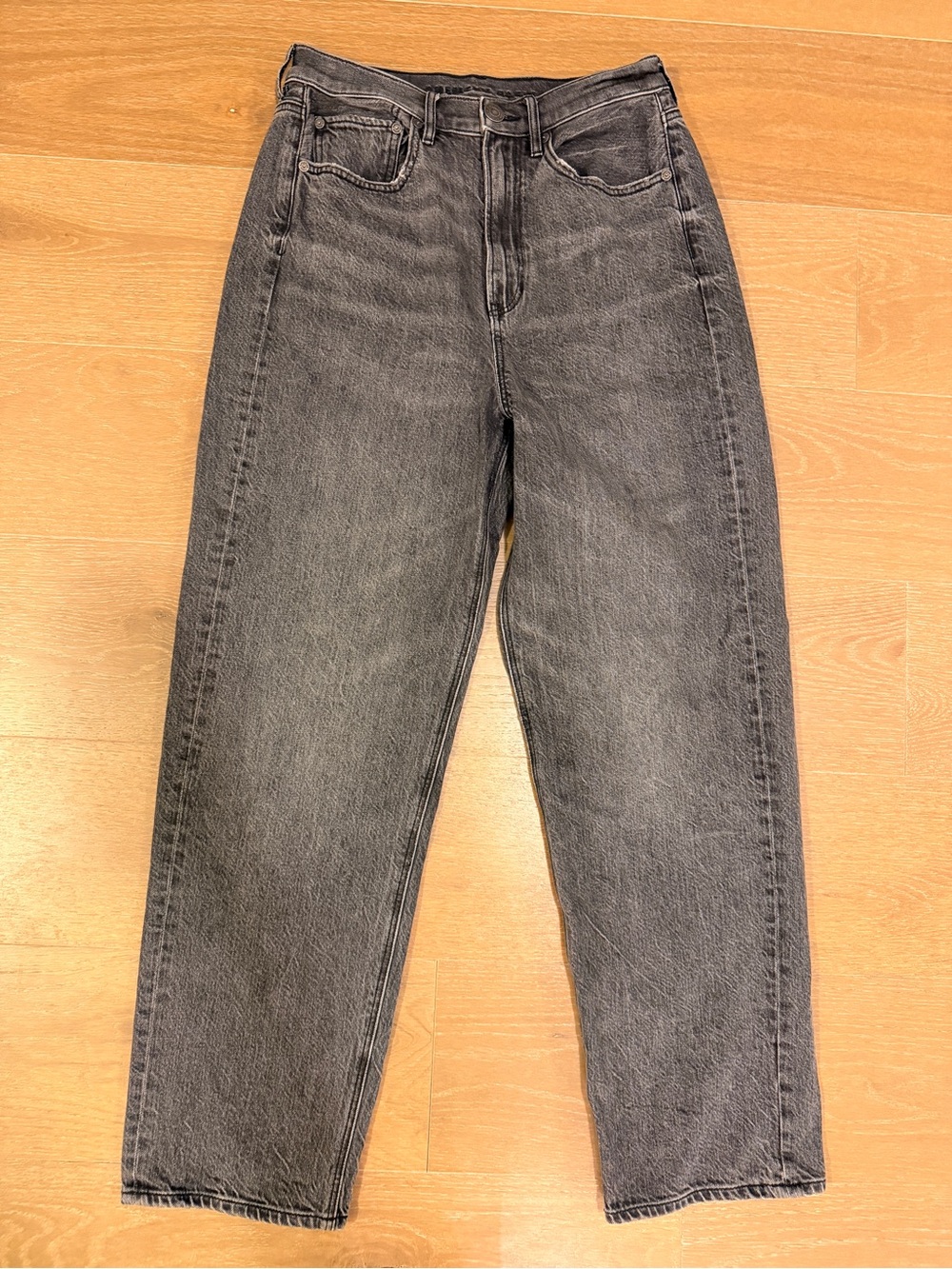 American Eagle High Rise Baggy Jeans in Washed Black | 6 short